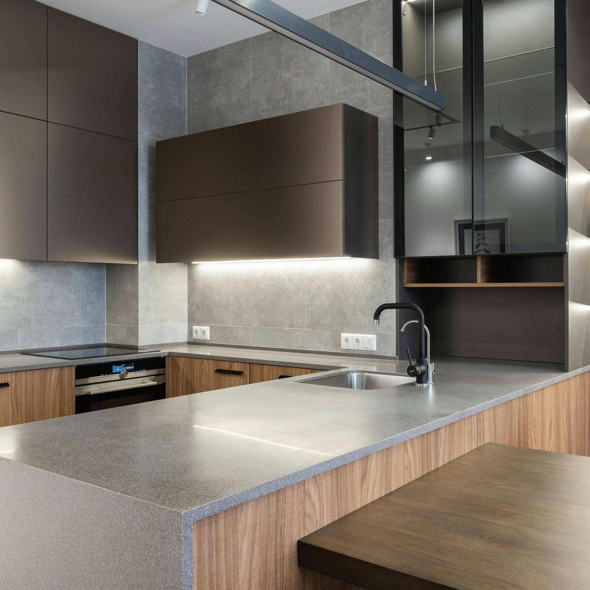 Kitchen & Dining