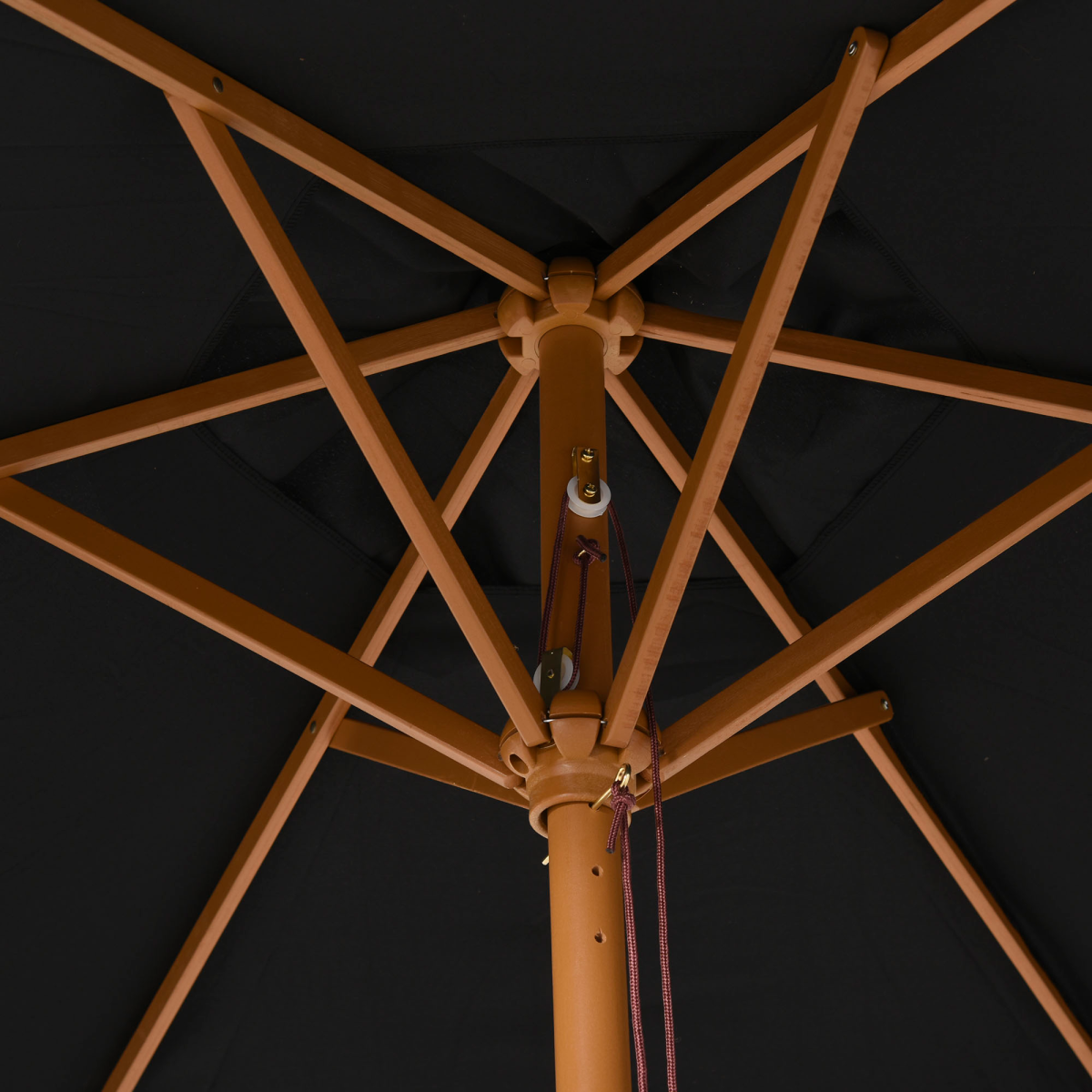 2.5m Wooden Garden Parasol with Rope Pulley & Vented Canopy